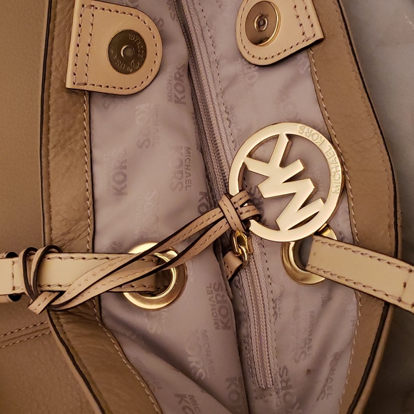 💕🔥Beige Michael Kors Bag Tote🔥💕 - Picture 10 of 12